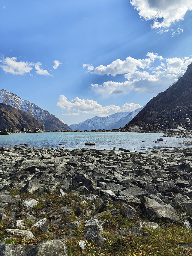 Andrab Lake — turquoise water and mountains